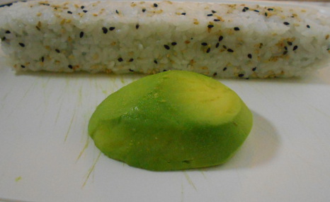 how to add avocado topping to your sushi roll