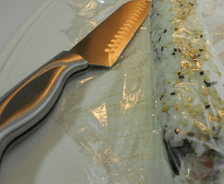 knife to cut sushi maki roll