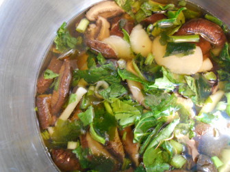 shiitake dashi with veges in pot
