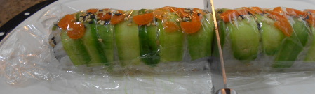 How to cut a sushi roll